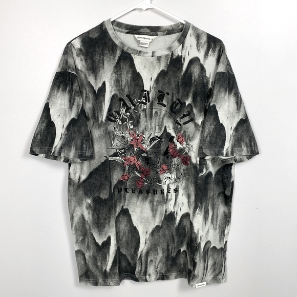 🌸Eleven Paris Skull & Roses Guilty Pleasures Crewneck T-Shirt - Picture 3 of 12